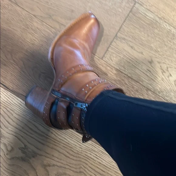 Freebird Patsy size 8 Brown Ankle Boots with Chunky Heel and Decorative Straps - Picture 13 of 13